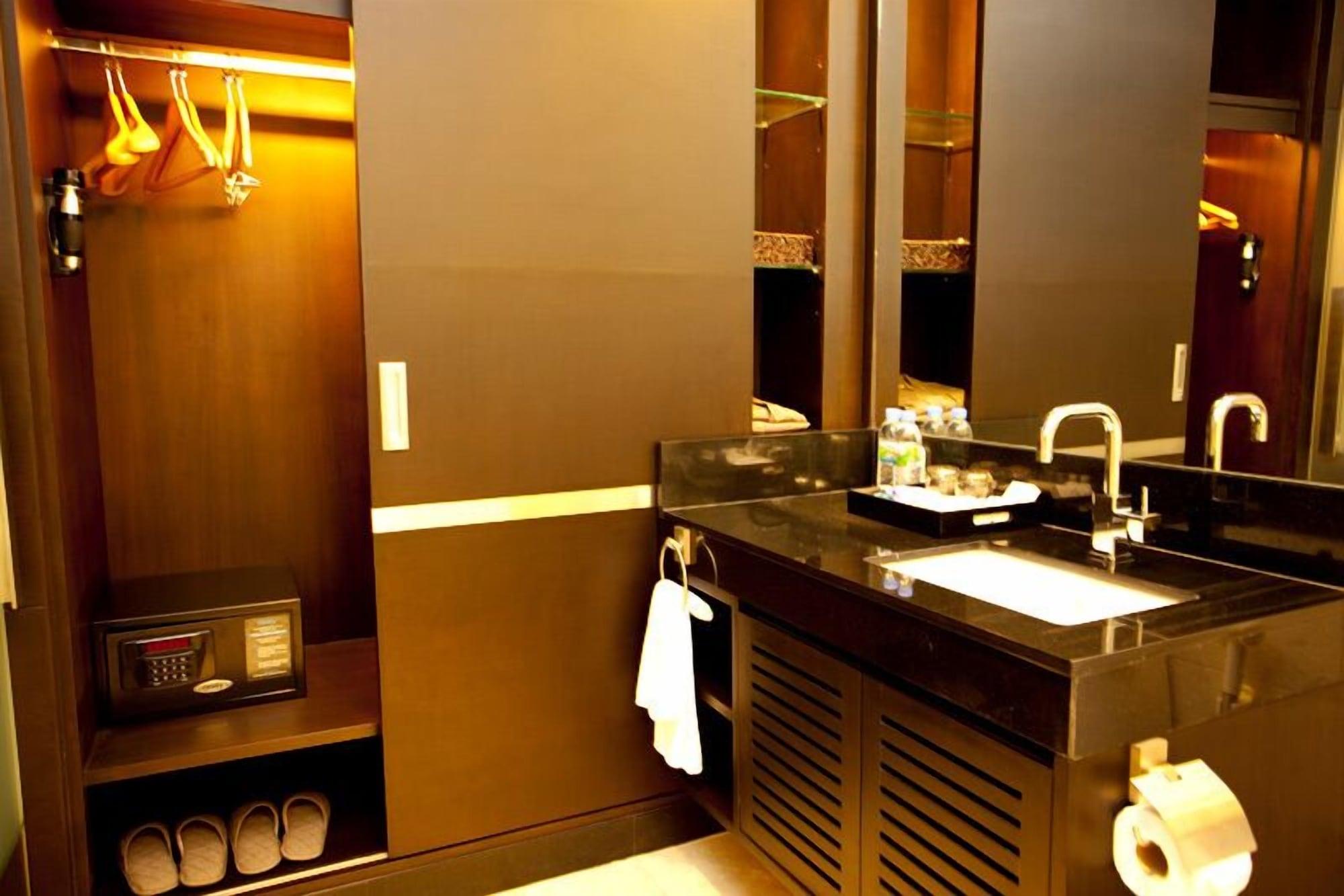 Pietra Bangkok Hotel Luaran gambar